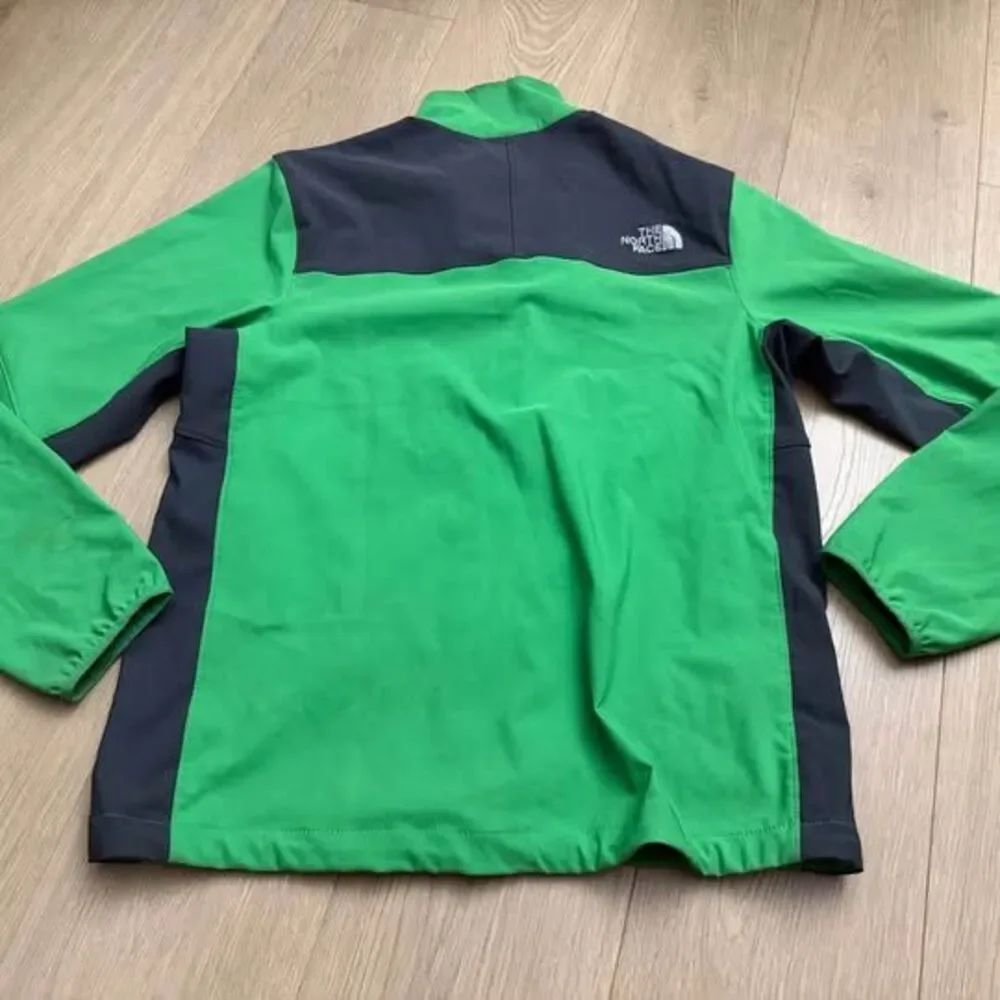 The North Face Softshell Jacket men’s size medium green